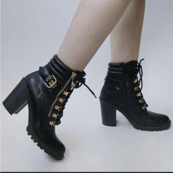 GBG GUESS Womens Black Combat Gold Tone Jaylee Round Toe Block Heel Booties - Picture 1 of 6